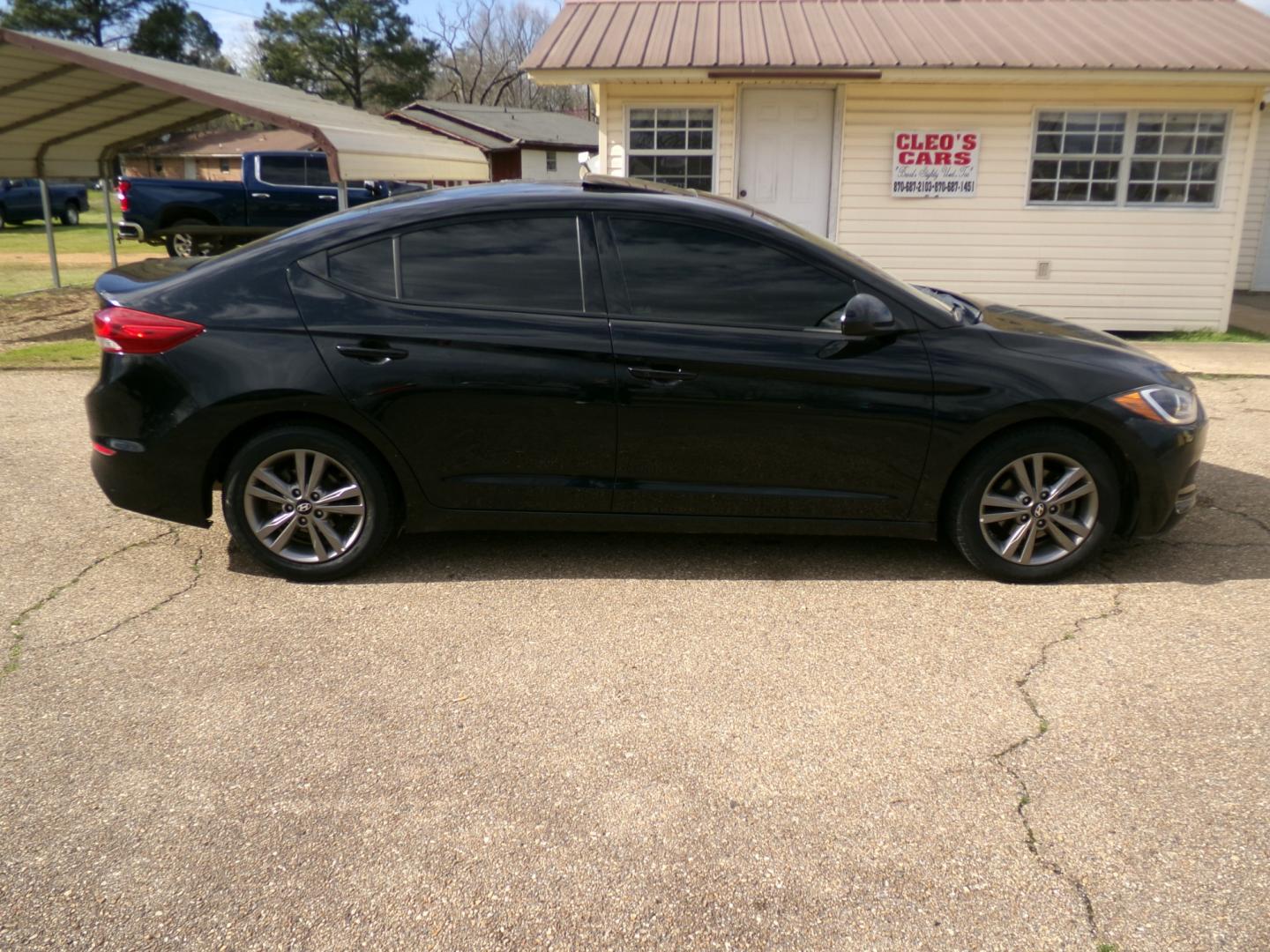 2018 Phantom Black Pearl /Gray Hyundai Elantra (5NPD84LF5JH) with an 2.0L engine, automatic transmission, located at 401 First NE, Bearden, AR, 71720, (870) 687-3414, 33.726528, -92.611519 - Photo#20